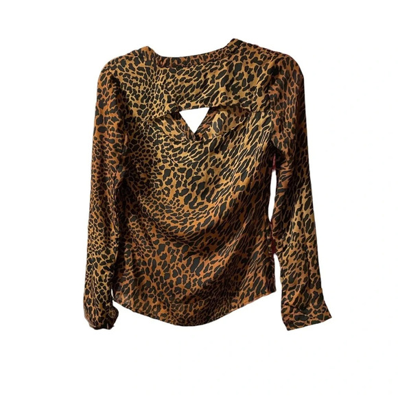 GUESS ANIMAL PRINT OPEN BACK BUTTON DOWN SHIRT - Picture 2 of 5